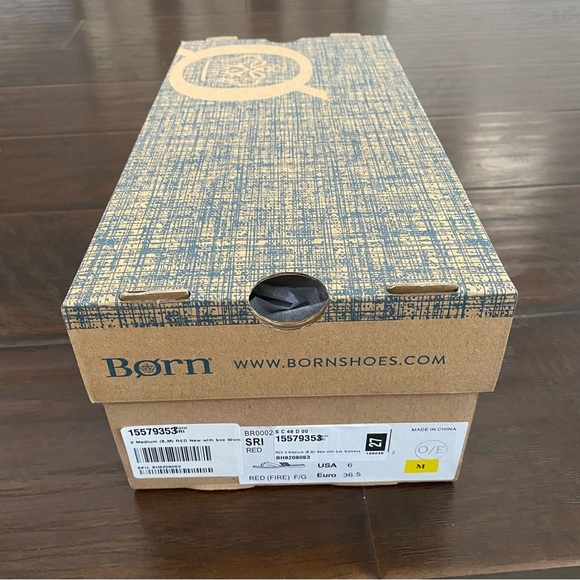 New with box Born red and tan flats sandals women’s size 6 - Picture 8 of 9